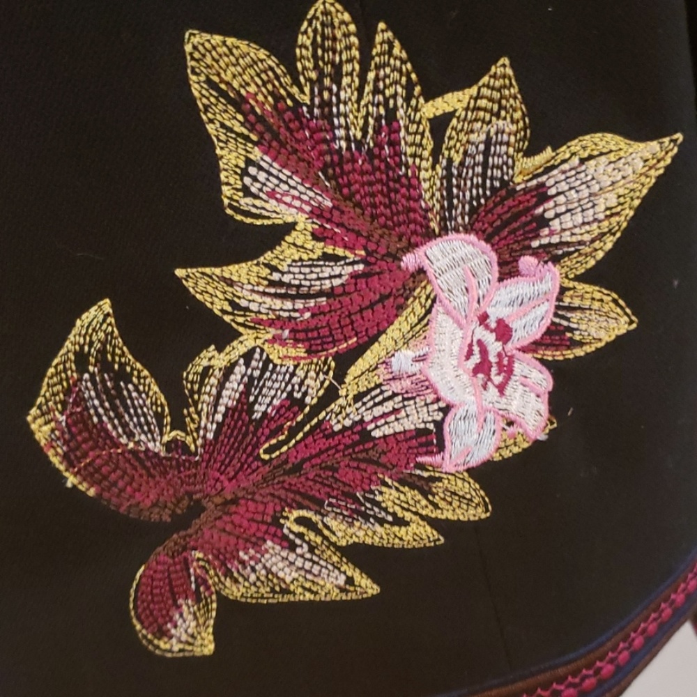 Embroidery - Picture 3 of 4